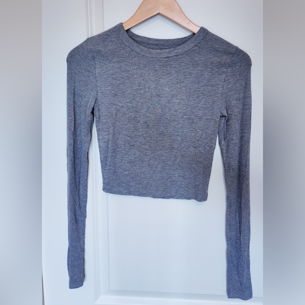 bp Gray Long-Sleeve Crewneck Top